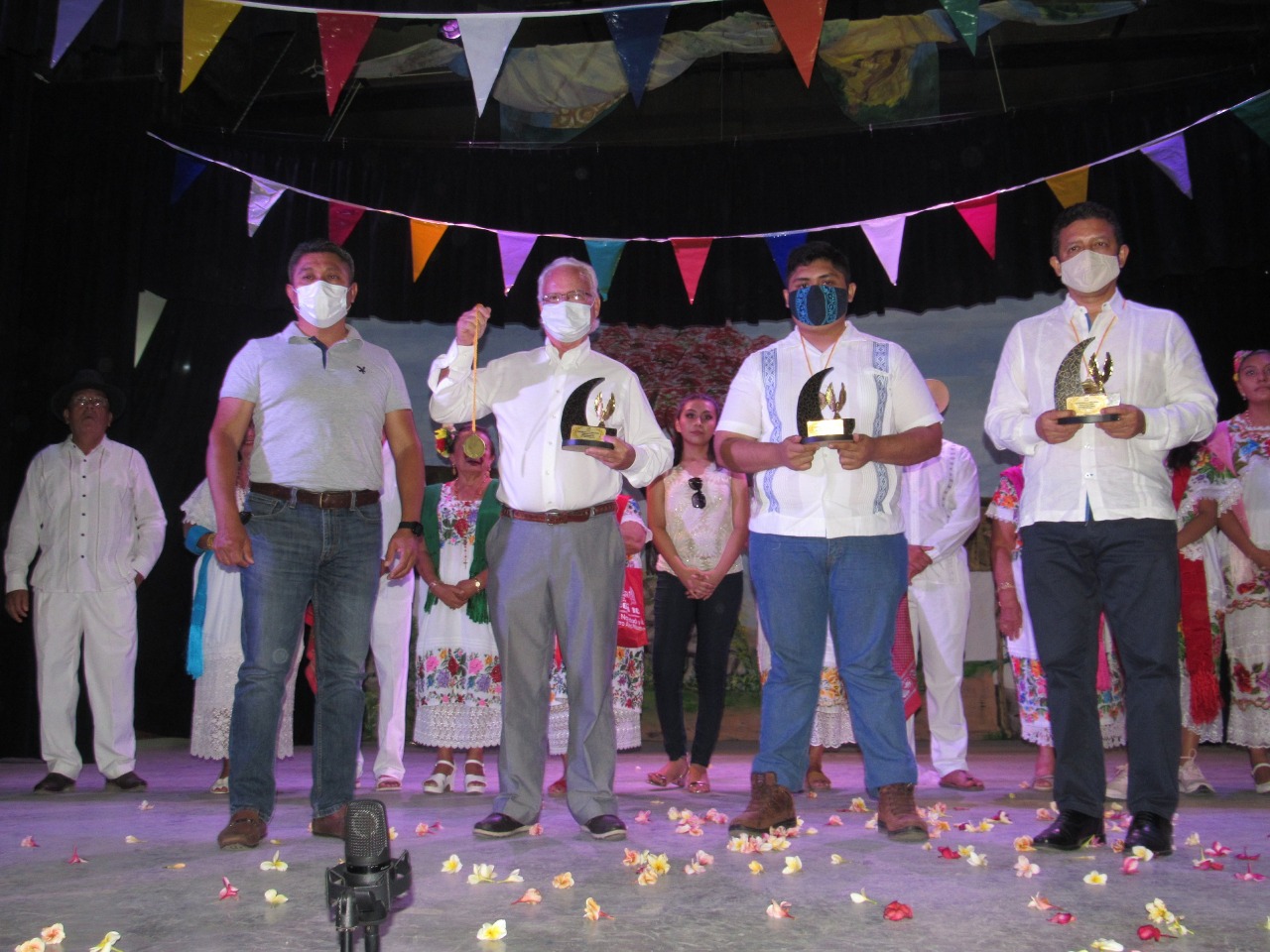 Reconocen trayectoria de tres literatos en Tecoh, Yucatán